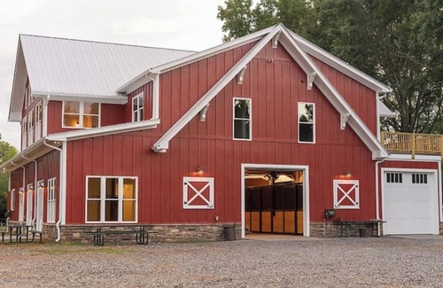 Canton House | Luxury Barndominium with Value-Add Experiencesn