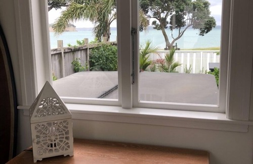 Manly House | Luxury Beachfront Bach.