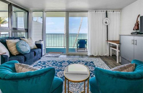 Punaluu House | Luxury Beachfront Condo