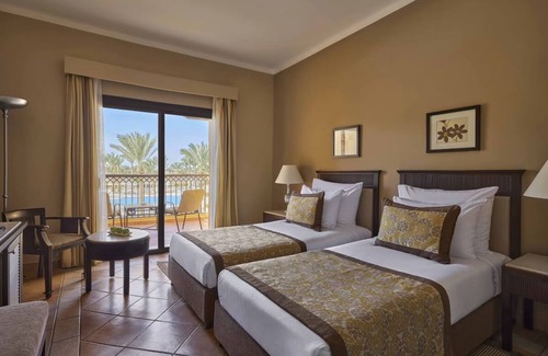 El Quseir Resort | Luxury Beachfront Resort | Pool View, Spa Tennis Courts & Diving at Coraya Bay