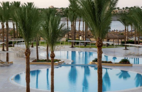 El Quseir Resort | Luxury Beachfront Resort | Pool View, Spa Tennis Courts & Diving at Coraya Bay
