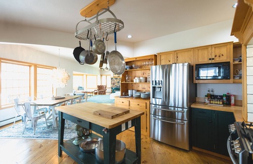 Rumely House | Luxury beachfront retreat15 minutes to town