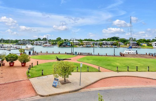 Cullen Bay Villa | Luxury Beachfront Villa | 5★ Location, Pool, Views