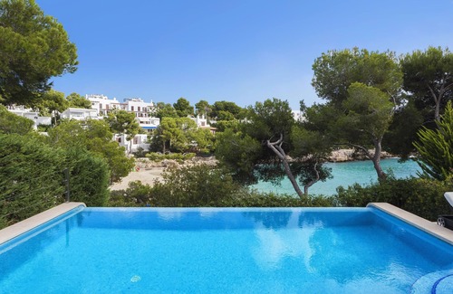 Cala d'Or House | Luxury Beachfront Villa on the beach, 40M to town. Private and peaceful. Bliss