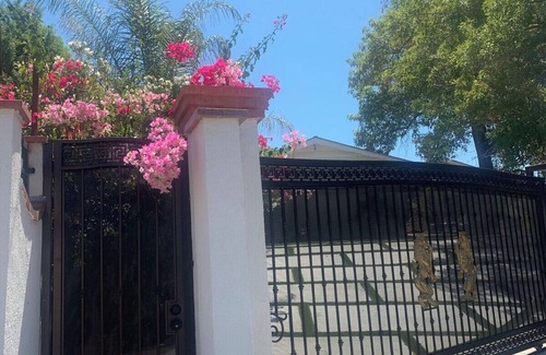 Woodland Hills Apartment | Luxury Bright guest Studio, Full Bathroom all tiles