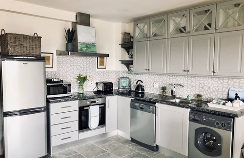 Newcastle Apartment | Luxury bright, spacious, stylish apartment with stunning mountain & bay views