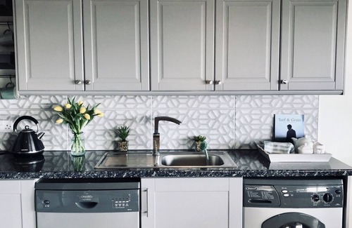 Newcastle Apartment | Luxury bright, spacious, stylish apartment with stunning mountain & bay views