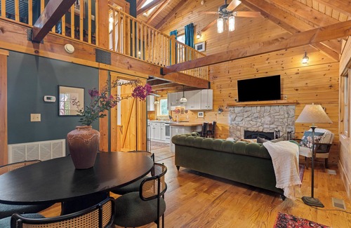 Roseland Cabin | Luxury Cabin on 6 Acres w/Mountain Views Near Nelson 151 & Wintergreen