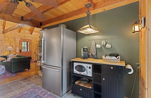 Roseland Cabin | Luxury Cabin on 6 Acres w/Mountain Views Near Nelson 151 & Wintergreen