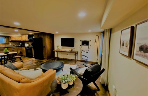 Wenatchee Apartment | Luxury Cellar Apartment with Private Patio and Hot Tub