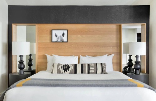 Teton Village Hotel | Luxury Comfort at Gravity Haus Jackson Hole! King + Sofa, 3 Units