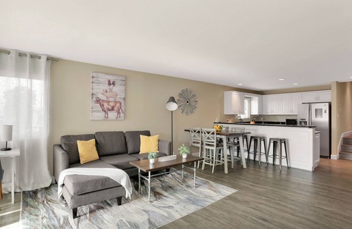 Morena Condo | Luxury Condo, 2BR - Balcony, Washer/Dryer, Pets OK