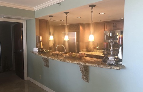 Uptown Condo | Luxury Condo Apartment/Galleria