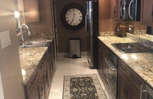 Uptown Condo | Luxury Condo Apartment/Galleria