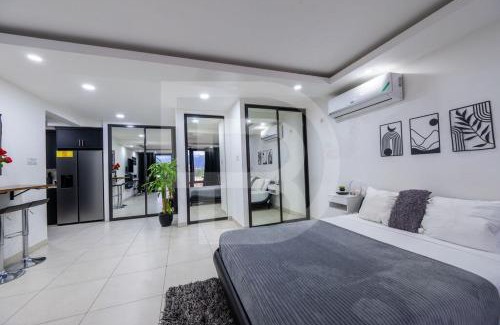 Saint Andrew Apartment | Luxury Condo - pool in Kingston - G28