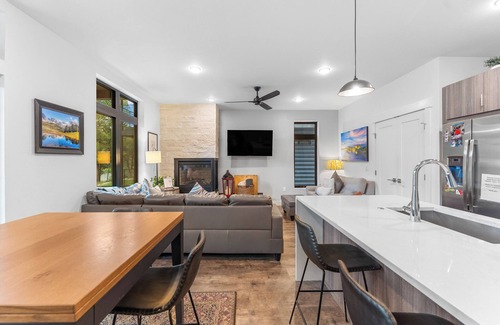 Willow Grove Condo | Luxury Condo w/Private Balcony for River Views & Access to Walking-Trails!