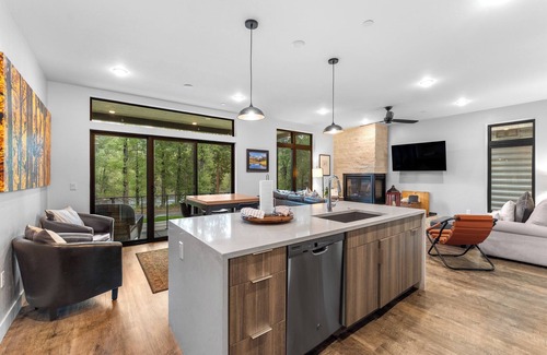 Willow Grove Condo | Luxury Condo w/Private Balcony for River Views & Access to Walking-Trails!