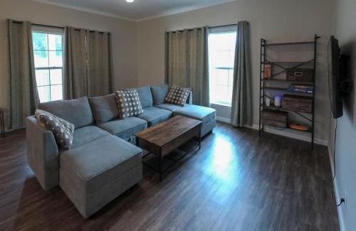 Belton House | Luxury cottage near lake Belton - WiFi A/C