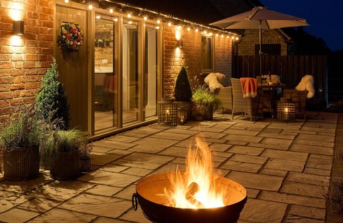 Quedgeley Cottage | Luxury countryside barn conversion with leisure facilities