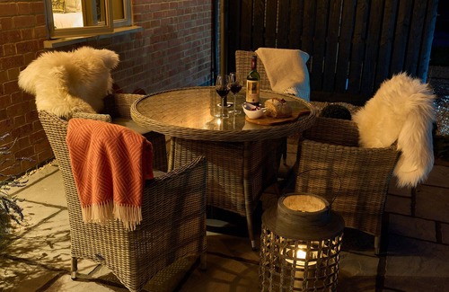 Quedgeley Cottage | Luxury countryside barn conversion with leisure facilities