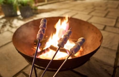 Quedgeley Cottage | Luxury countryside barn conversion with leisure facilities