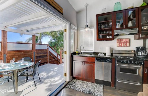 North Pacific Beach Apartment | Luxury/Cozy/Private Pacific Beach Retreat for 2!