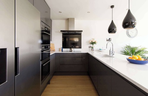 East Wittering House | Luxury designer coastal home for 10 with hot tub