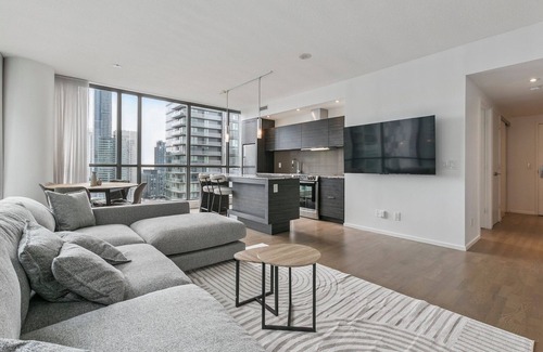 CityPlace Apartment | Luxury Downtown Apartment 2bed2bath | Parking| Pool | Gym