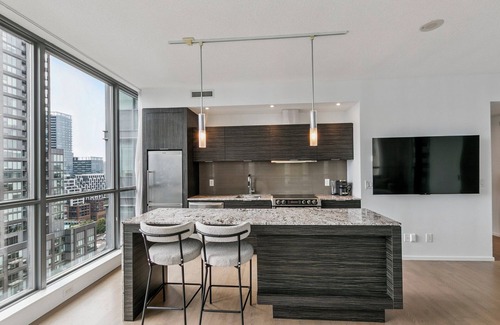 CityPlace Apartment | Luxury Downtown Apartment 2bed2bath | Parking| Pool | Gym