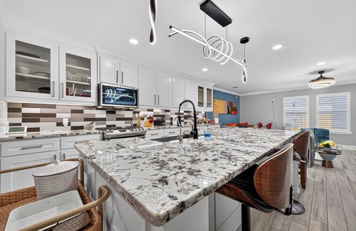 Rosenberg House | Luxury Family Stay Private Patio WiFi Workspace