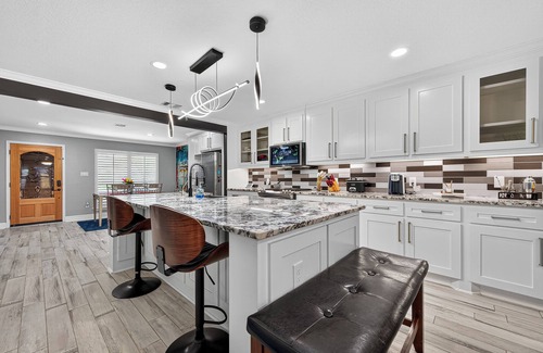 Rosenberg House | Luxury Family Stay Private Patio WiFi Workspace