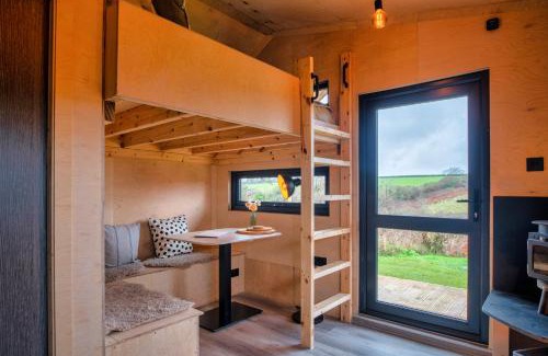 Mabe Apartment | Luxury Glamping Cabin with Outdoor Bath on Cornish Meadow