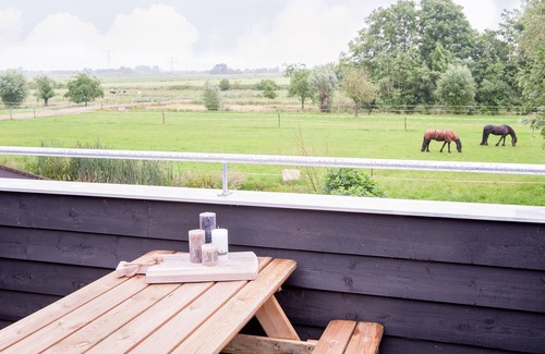 Municipality of Oudewater Apartment | Luxury Gouda Cheese Farmhouse, 30 minutes from all major cities and sea.