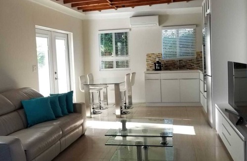 Ludlam House | LUXURY Guayabita's House