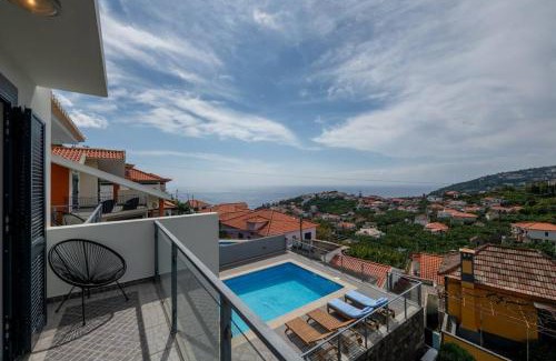 Canhas Villa | Luxury Haven: Heated Pool, AC & Sun