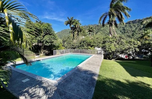 Maraval House | Luxury Hibiscus House