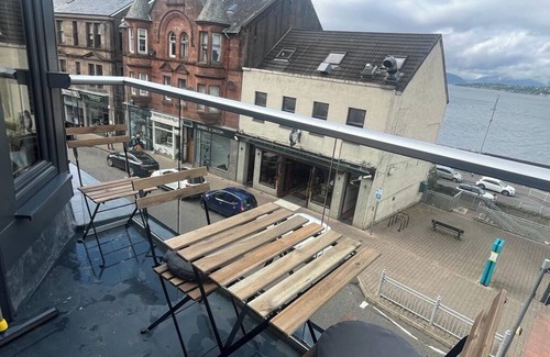 Gourock Apartment | Luxury Holiday Flat in the heart of Gourock, Inverclyde