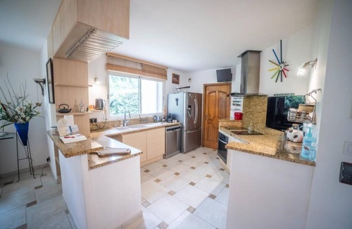 Montferrier-sur-Lez Apartment | Luxury Home -Villa-Pool-Jacuzzi-Family- pool table