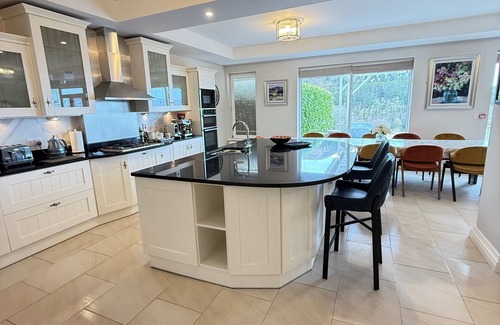 Kilnabrack Upper House | Luxury Home Ring of Kerry- close to Beach and Golf- 5 minute walk to pubs/shops