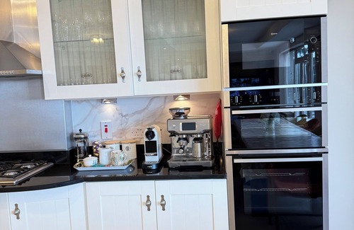 Kilnabrack Upper House | Luxury Home Ring of Kerry- close to Beach and Golf- 5 minute walk to pubs/shops