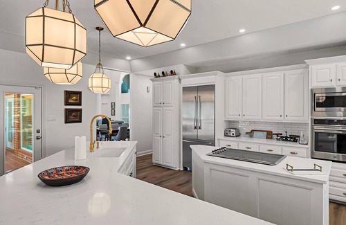 Waco House | Luxury Home with Pool 10 mins to Downtown Waco/Baylor/McLane