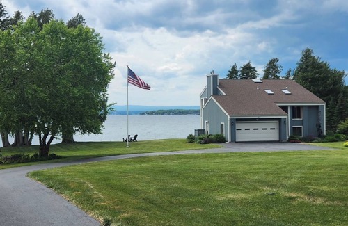 Grand Isle House | Luxury Lakefront Getaway