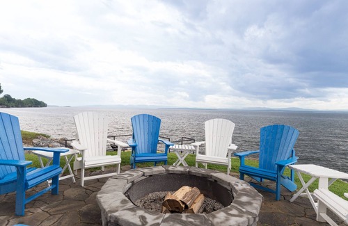 Grand Isle House | Luxury Lakefront Getaway