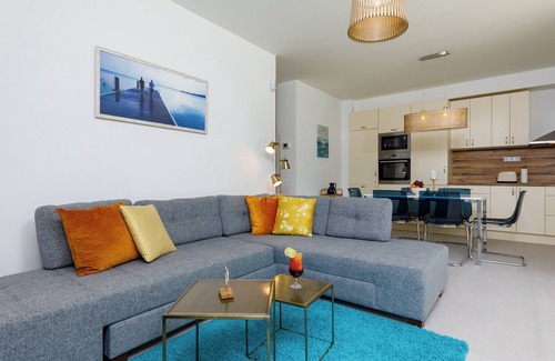 Balatonfuzfo Apartment | Luxury Lakefront Hideaway – Nature at Your DoorstepnBLUE4 Apartment-Balatonfűzfő