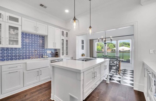 Denver Apartment | Luxury lakefront living w/dock, pub, game rm