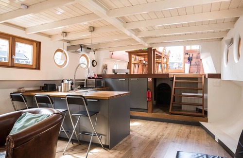 Jordaan Boat Rental | Luxury large houseboat in the famous Jordaan district