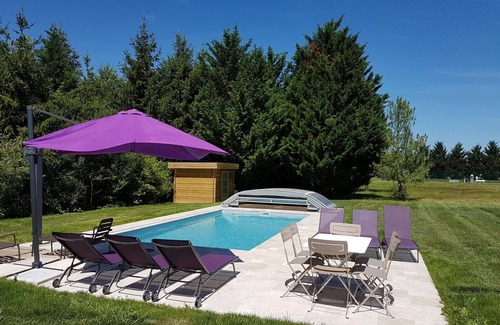 Fontaines-en-Sologne Cottage | Luxury Lodge in Fontaines-en-Sologne: Heated Pool, Private Lake, Activities & Scenic Views