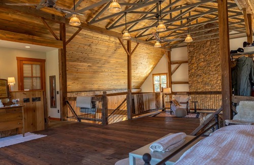 Howard Cabin | LUXURY LODGE ON THE ARKANSAS RIVER NEAR SALIDA COLORADO