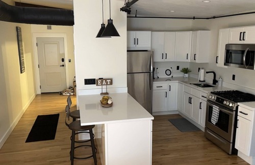 New Britain Apartment | Luxury Loft (perfect for business or pleasure)