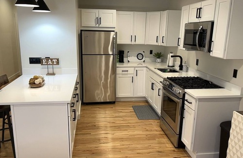 New Britain Apartment | Luxury Loft (perfect for business or pleasure)